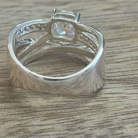 Silver Tone Fashion Ring Size 9 - Picture 3 of 4